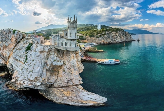 Покупка квартиры рядом с «Ласточкиным гнездом»: обзор предложений и цен