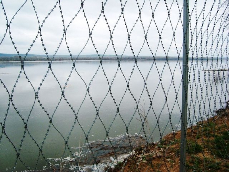 За незаконное использование земли и пруда предпринимателя накажут символическим штрафом