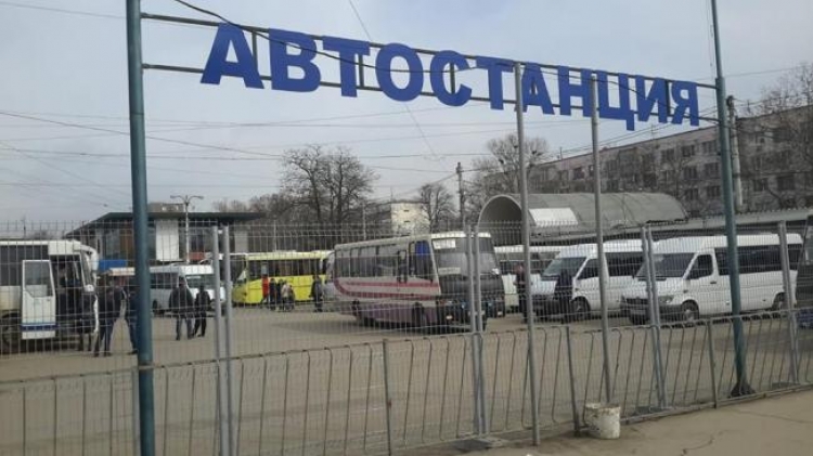 В Крыму чиновники панически боятся терактов – вокруг автовокзалов устанавливают заборы