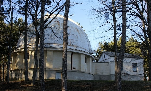 На Крымскую обсерваторию наступают жилые дома