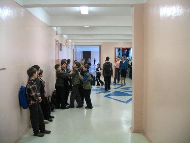 ЧП в феодосийской школе – мальчик разбил на перемене лобную кость