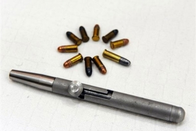 Мужчина грабил магазины, угрожая авторучкой