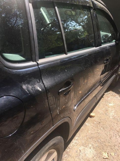 Неизвестные лица облили кислотой несколько машин в Ялте