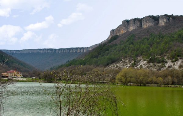 Красивое плато Мангуп не любит неосторожных туристов