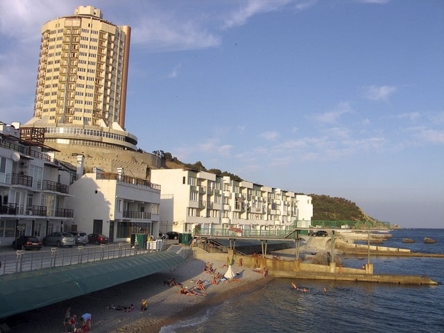 16-этажный дом в Ялте построен незаконно – суд постановил снести высотку