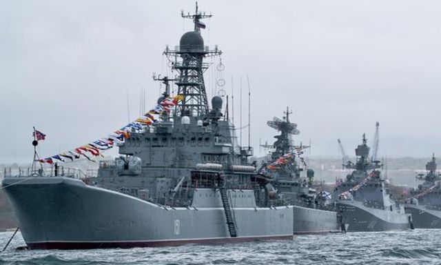 РФ передислоцировала большие десантные корабли из Черного моря в Азовское