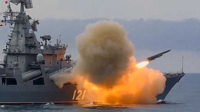 Отец погибшего на крейсере «Москва» срочника обвинил российские власти в убийстве экипажа