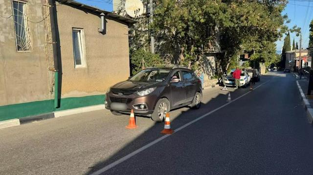 Под колеса иномарки в Ялте попала 9-летняя девочка