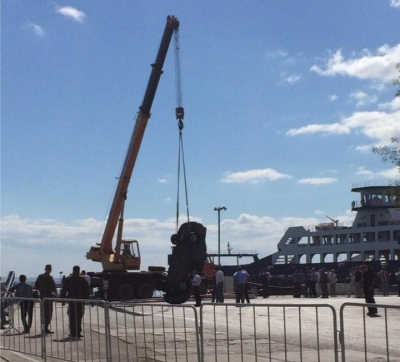 Машина упала с парома при швартовке в порту &quot;Крым&quot; (видео)