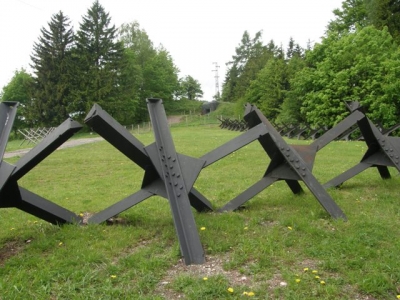 Установка противотанковых ежей начата на границе Херсонской области и Крыма