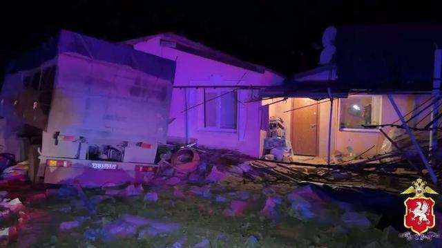 ДТП под Севастополем - грузовик едва не снес частный дом