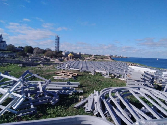 На территории Херсонеса началось строительство – жители Крыма возмущены