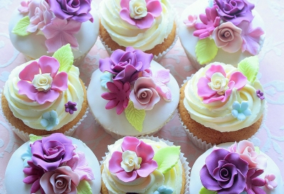 Крымчане кормят вкусными пирожными жителей Львова