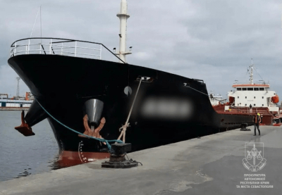 Капитану судна, вывозившему украинское зерно через Крым, объявлено подозрение