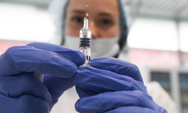 В Крыму началась вакцинация от коронавируса: в приоритете – медики