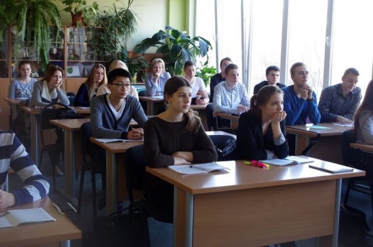 Лучшие школьники Симферополя получат премию по итогам года