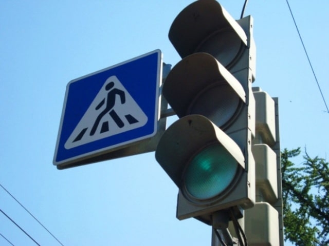 Директор Крымавтодора Дмитрий Кривенко сообщил об успешном проведении работ по установке светофоров