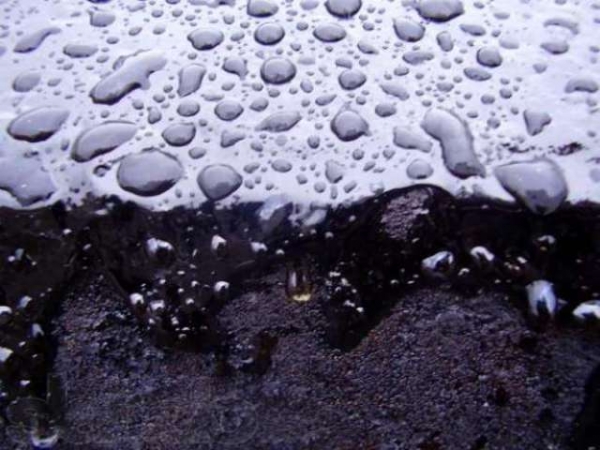 Женщина хотела выброситься из окна из-за протекающей крыши