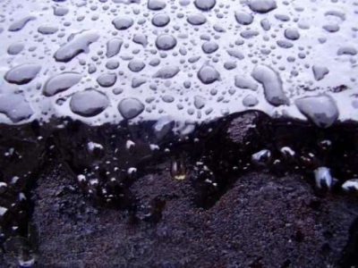 Женщина хотела выброситься из окна из-за протекающей крыши