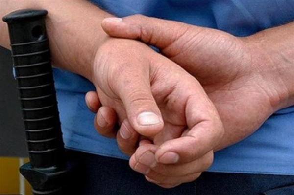 Старушка взяла заложницу и держала оборону