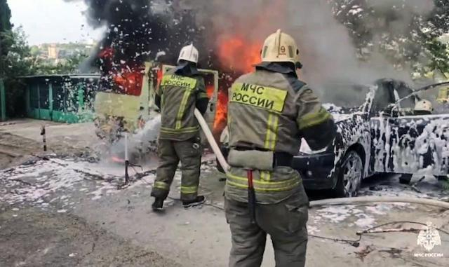 В Ялте одновременно загорелись два транспортных средства