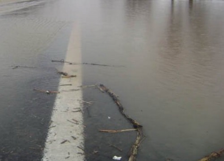 Движение грунта спровоцировало аварию на водоводе под Алупкой