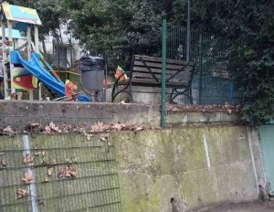 На детской площадке в Ялте травмировалась девочка