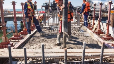 На скандальной стройке не хватает людей