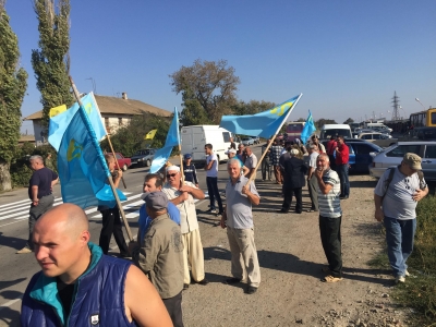 Комедией назвал блокаду Крыма его нынешний премьер-министр, но кому-то не до смеха