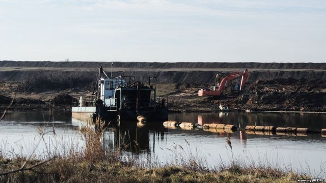 В Украине открыли уголовное производство по факту добычи токсичного песка в Крыму