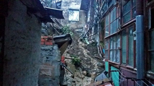 В Ялте на жилой дом сошел грязевой поток