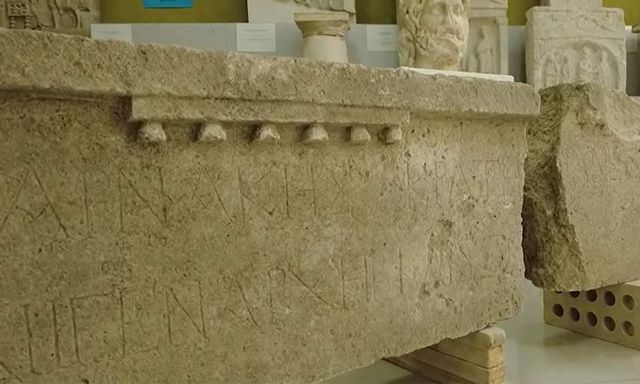 Археологи в Керчи обнаружили остатки храма, которому больше двух тыс. лет