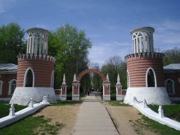 Руководство Воронцовского парка не согласилось с Сергеем Аксеновым - за вход в парк нужно платить