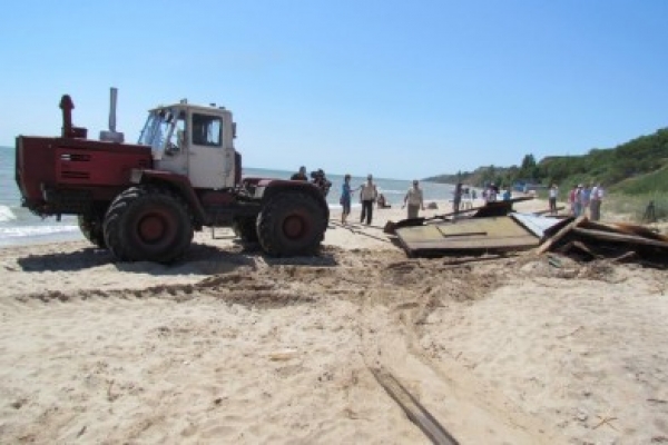 На побережье Крыма будут сносить незаконно построенные объекты