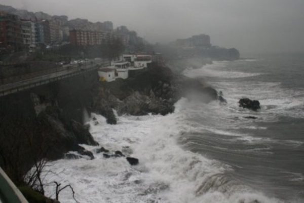 На переправе в Керчи в очереди стоит 900 грузовиков