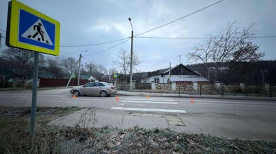 В Севастополе под колеса иномарки попала 8-летняя девочка