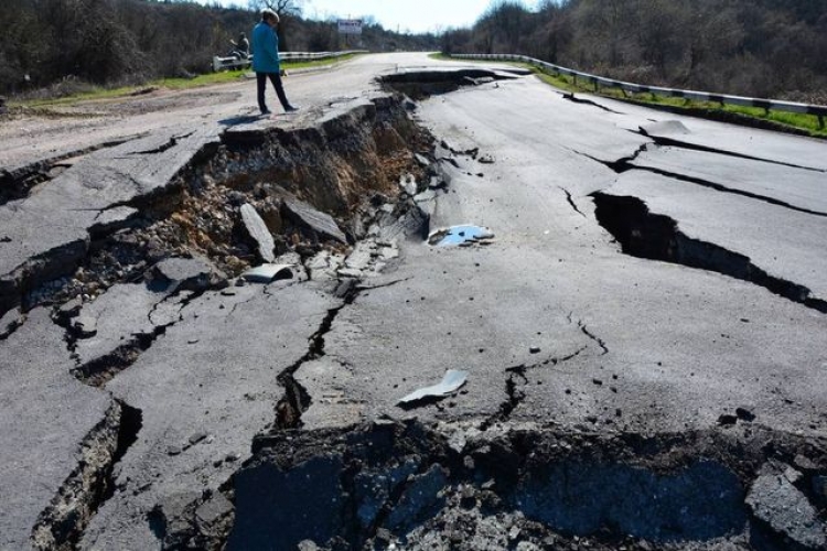 Из 70 млн рублей, выделенных на ремонт разрушенного участка трассы, компания-подрядчик получит 25 млн