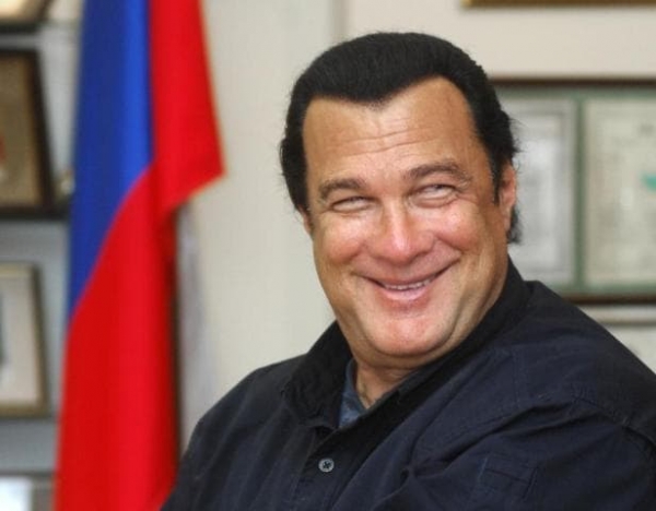 В награду за поддержку аннексии Крыма Путин подарил Стивену Сигалу российское гражданство