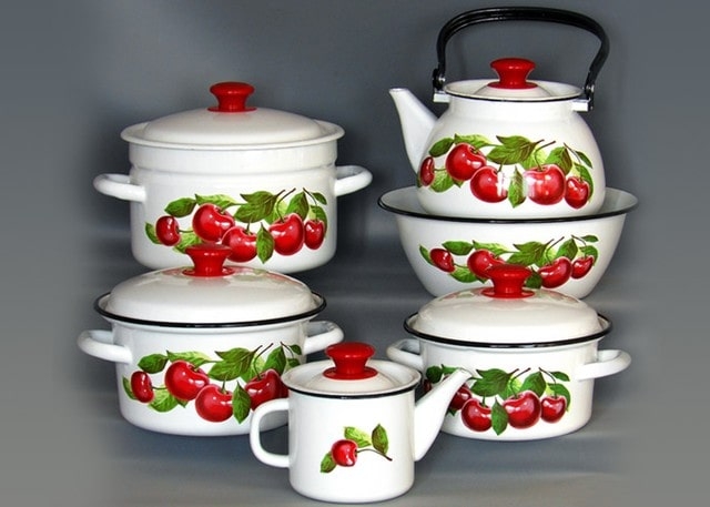 На выставке в Керчи предлагали кастрюли и одежду