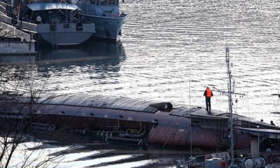ЧП в Южной Бухте: под воду ушел плавучий док вместе с подводной лодкой (видео)