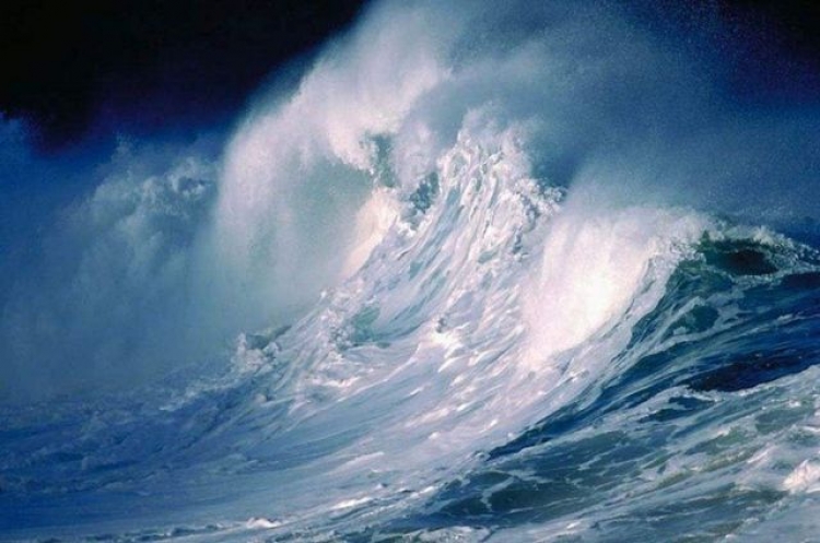 Стихия снова повредила набережную в Севастополе (видео)