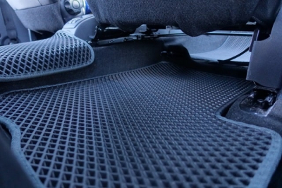 Качественные коврики в авто: преимущества и отличия