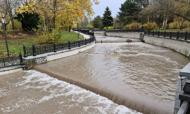 Крымский полуостров накрыла непогода – ветер, шторм, ливни со снегом (фото)