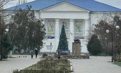 В поселке Приморском под Феодосией ветер снес памятник Ленину