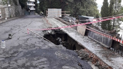 Две стороны одной медали: снег и дождь наполнили водоемы Крыма и сдвинули с места оползни