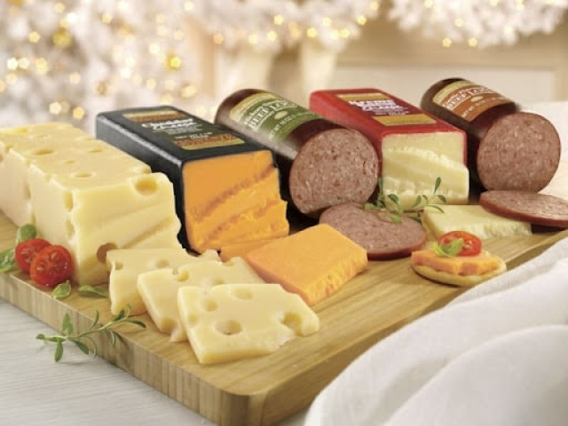 В Ялте изъяли и уничтожили более 20-ти кг импортных сыров