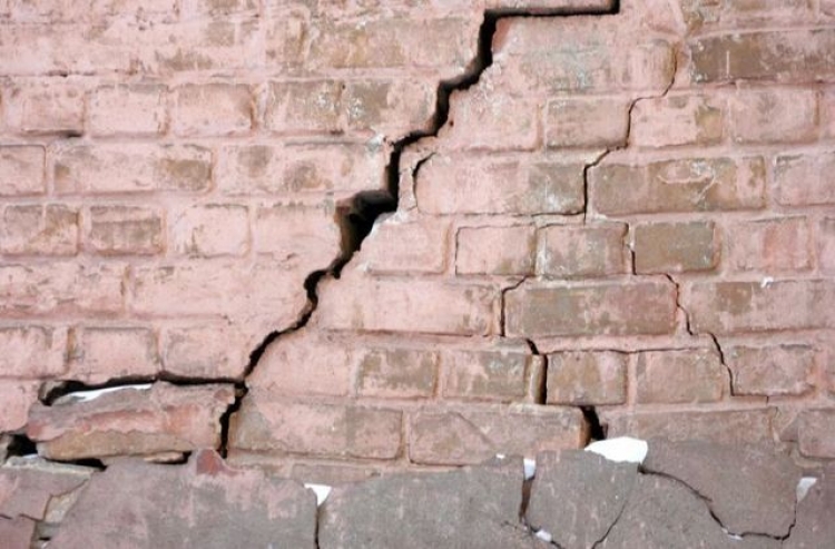 Скандал в Севастополе: 10-этажный дом может рухнуть? (Видео)