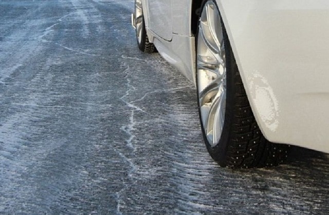 Первый лед - на Крымском мосту произошло несколько аварий (видео)