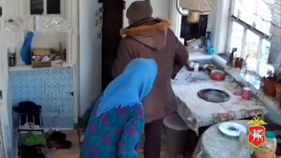 В Керчи осудили почтальона, которая украла у пенсионерки деньги и продукты