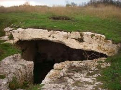 Харьковчанина, упавшего в пещеру, спас алкоголь